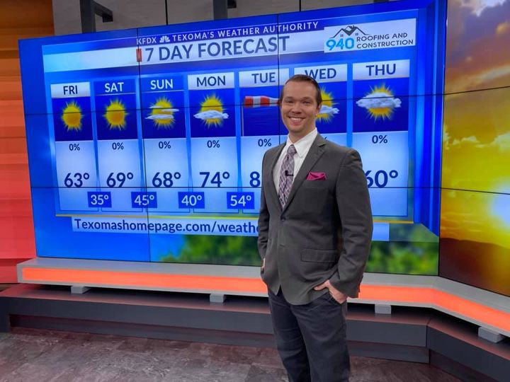 ScottCookWx's tweet photo. Forecasting a little different with the green screen down. 

#newsproblems #solutions #kfdx #kjtl #txwx #okwx #Cool https://t.co/EhiUwg4r7v