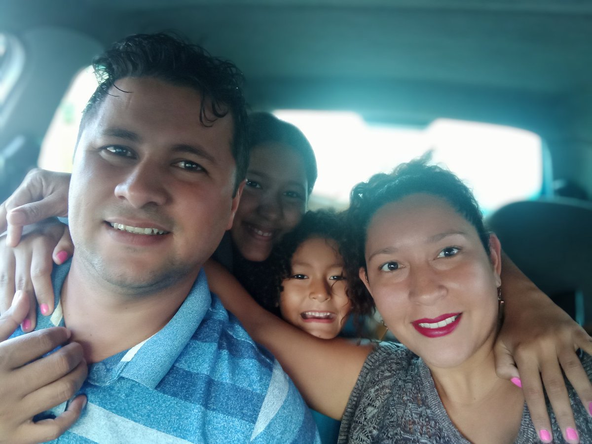AstridValdivie4's tweet photo. Viernes... De abrazo en familia.. y por su puesto de #bembacolora #viernesdebembacolora #supersonrisamega3000 https://t.co/1Fn6p0BIVM