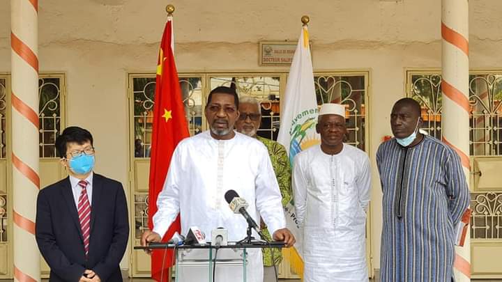 FiertNationale2's tweet photo. Le président du MPP, le camarade Alassane Bala SAKANDE a reçu en audience l'ambassadeur de la Chine au Burkina Faso ce matin au siège national du Parti. https://t.co/w4W7xgq5W1