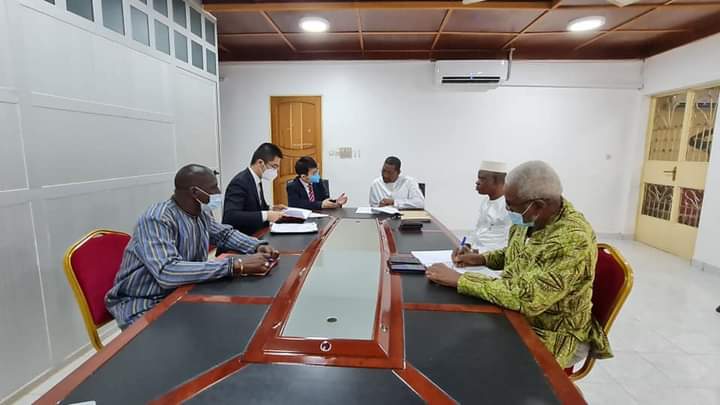 FiertNationale2's tweet photo. Le président du MPP, le camarade Alassane Bala SAKANDE a reçu en audience l'ambassadeur de la Chine au Burkina Faso ce matin au siège national du Parti. https://t.co/w4W7xgq5W1