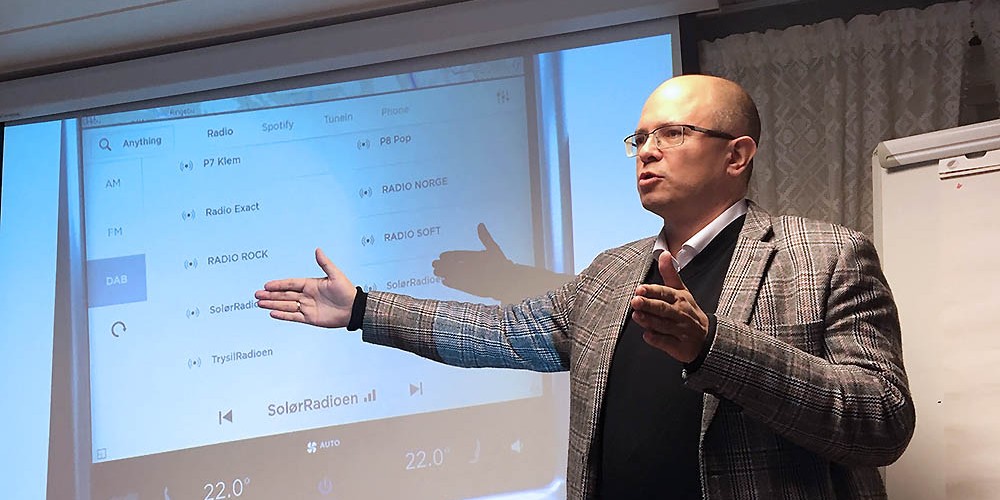 Verdt å slåss for radioknappen: Radioen imponerer fremdeles. Det mener Ole Jørgen Torvmark i Radioplayer. dlvr.it/SCNHjf