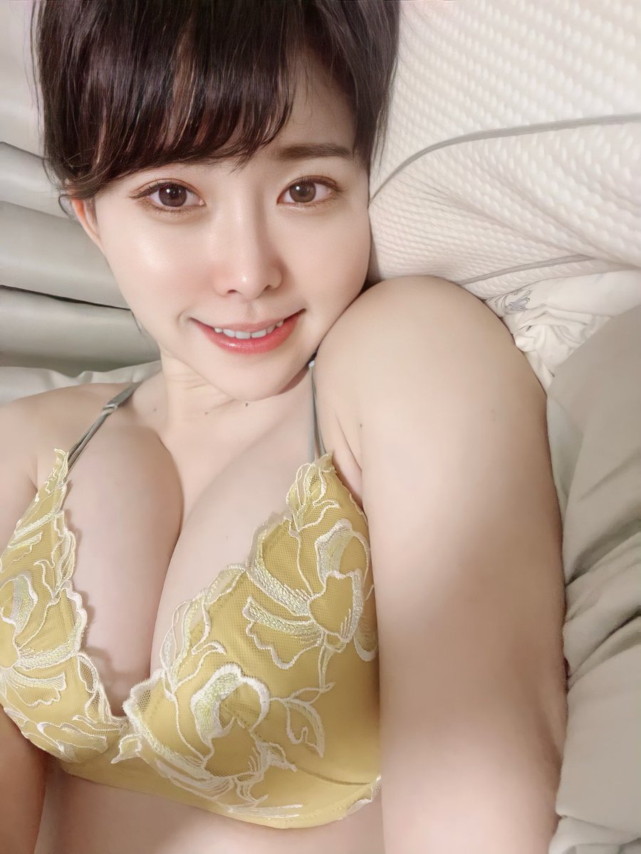 admain194's tweet photo. 明日見未来♡マスクYouTuberが素顔を出してAVデビュー！色白巨乳おっぱいたまらん！ https://t.co/5gHDNxlM8y