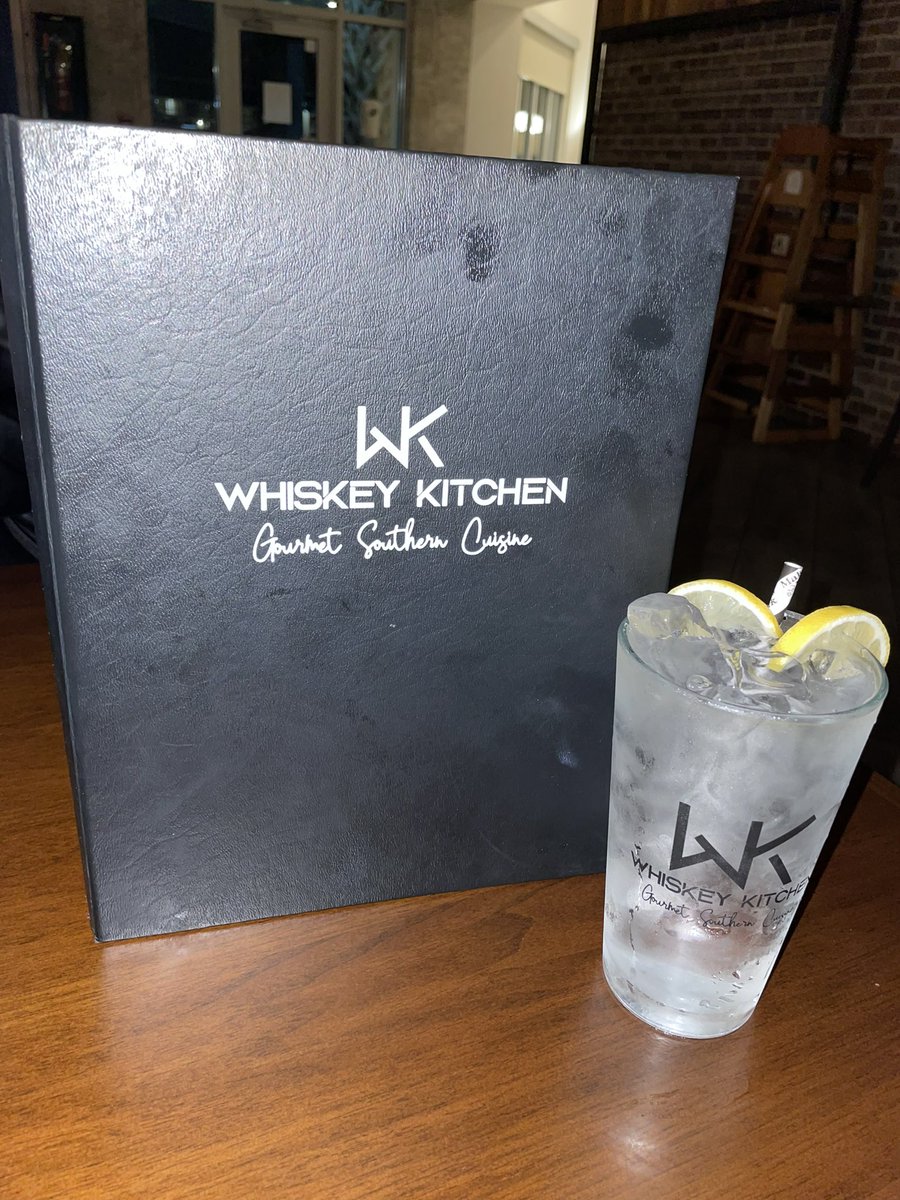 HTPro10's tweet photo. Busy week, but not to busy for #YearofDates last night! #SafariDinner with the Mrs. @BEEFOBRADY➡️#WhiskeyKitchen➡️@TopDawgTavern https://t.co/tpC3nhQCpI
