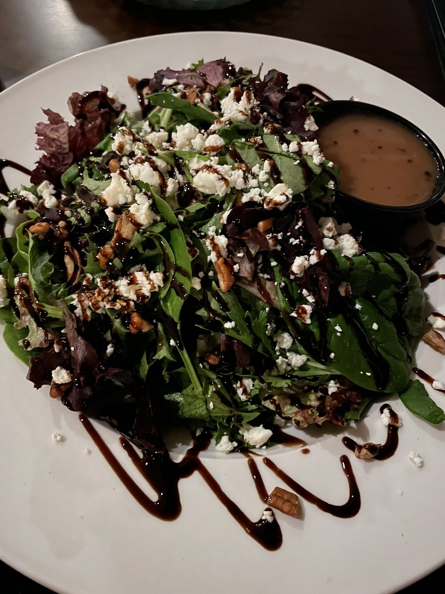 HTPro10's tweet photo. Busy week, but not to busy for #YearofDates last night! #SafariDinner with the Mrs. @BEEFOBRADY➡️#WhiskeyKitchen➡️@TopDawgTavern https://t.co/tpC3nhQCpI