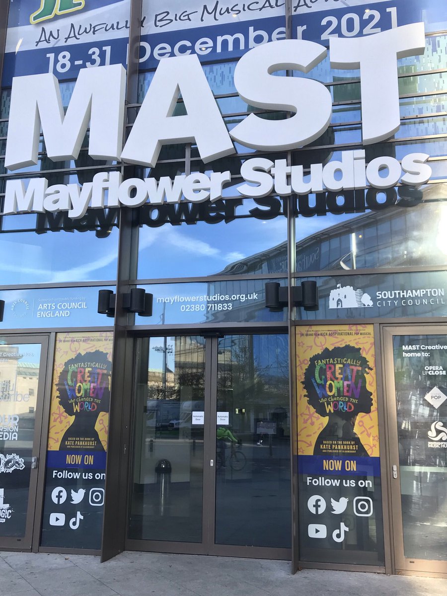 slomie's tweet photo. It was so exciting to open @FantasticallyGW @MASTStudios last night. The energy in the venue was so uplifting. I loved every minute. The creative team and the MAST team have worked so hard and it paid off! #DeedsNotWords https://t.co/QAiMxUWvSO