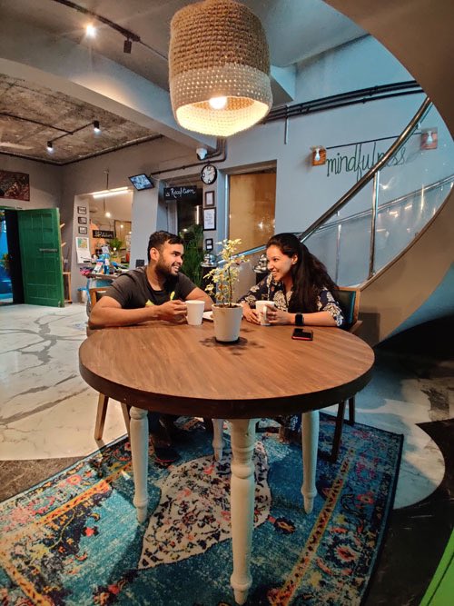 DesignDekko's tweet photo. Work, read, eat or relax – Mauji Café in Pune is a cross between a cosy living room, a co-working space and a vibrant café. Find out more about this unique time café on DesignDekko.
#IndoBohemian #cafe #TimeCafe #Mauji #interior #interiordesign #exteriors #design #art https://t.co/lX5ELu34uZ