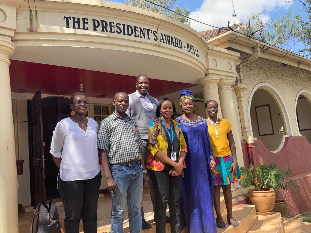 SimbiriSandra's tweet photo. Great discussion with Presidential Award- Kenya learning how they equip young people to be #WorldReady.  Adolescents and young people have numerous learning opportunities through community service, recreational activities and outdoor adventures. https://t.co/kN2d759lyp
