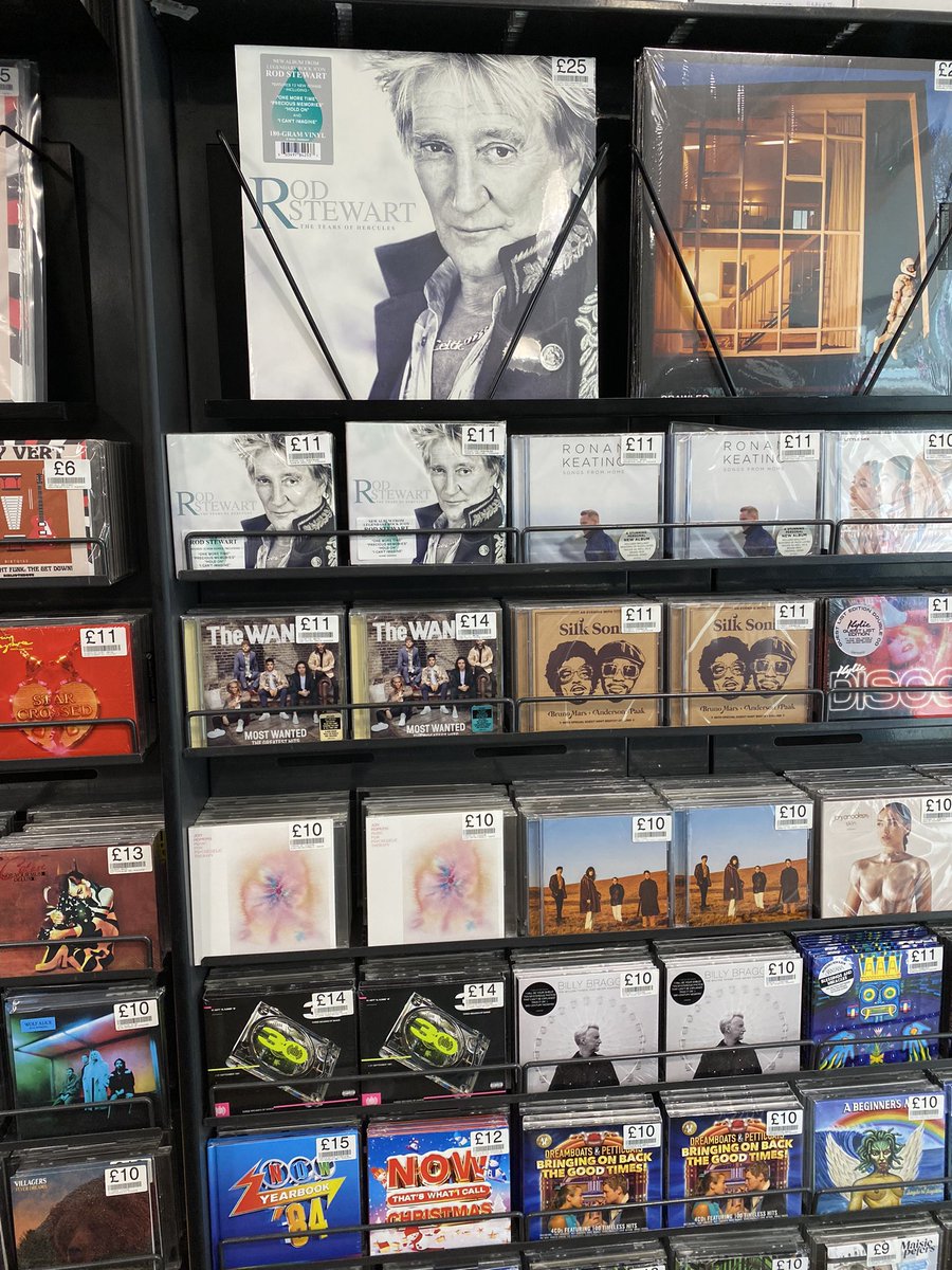 amybtw_'s tweet photo. A good day to work in a record shop❤️ @thewanted https://t.co/wkIgwfMnuq