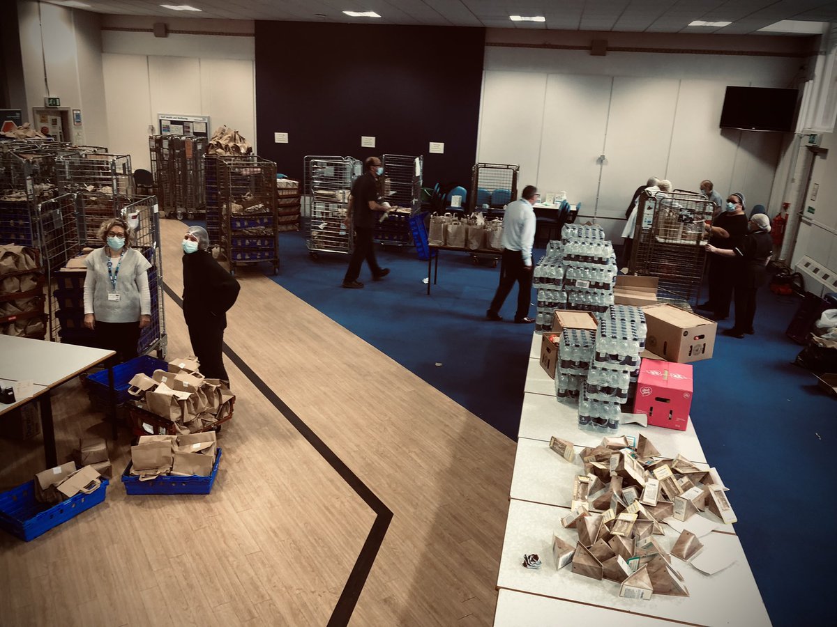 Fantastic team effort from the <a href="/FacilitiesSTH/">Facilities Services Team</a> last night and today to get “thank you lunches” out to all our <a href="/SheffieldHosp/">Sheffield Hospitals</a> staff working today across acute and community teams. Thank you!!! <a href="/jones5_andrew/">BanTwoFor</a> <a href="/karenpr89651815/">Karen Pryor</a> <a href="/RoxanneMaritz4/">Roxanne Maritz</a> <a href="/sandicarman/">Sandi Carman (she/her)</a>