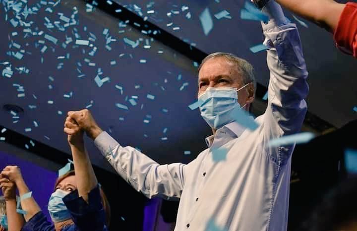 NataliaBustos69's tweet photo. El gobernador @JSchiaretti, @alevigo y @NataliaDLSok , junto a los demás candidatos y candidatas y al intendente @MartinLlaryora realizaron el cierre de campaña.
#EllasProponen
#20Propuestas
@paulocassinerio https://t.co/ZvKcm8PYEs