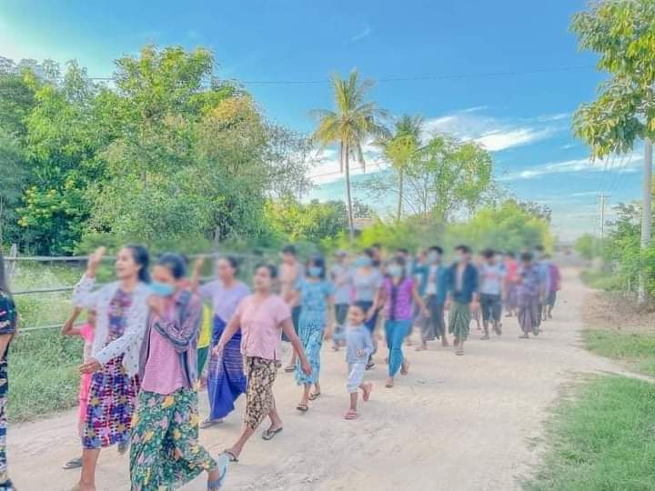 People from Tengse are always going strong and never really miss a day to demonstrate against the terrorists.

#WarCrimesOfJunta #Nov12Coup  
#WhatsHappeningInMyanmar