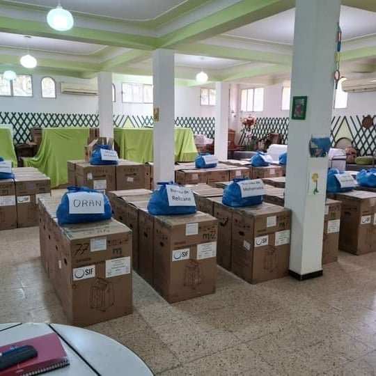 AlBejaia's tweet photo. Grâce à l'opération humanitaire de AISA ONG le bureau de Djanatu Al Arif Bejaia a bénéficié d'un groupe de concentrateurs d'oxygène. En partenariat avec @AisaOng et @SIF_ONG
🔵 5 concentrateur d'oxygène de 10 litres. Ils seront affectés aux personnes dont le besoin est extrême. https://t.co/exNXf7QQBz