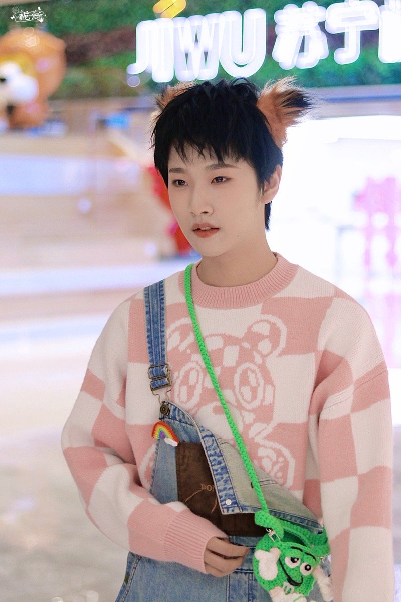 HuYetaoFanbase's tweet photo. 📸 211112 SuNing Mall

🦊💕
« cr. 栀淅 » (1/3)
🔗https://t.co/bPblhEADim

#HuYetao #胡烨韬 #胡烨韬_Pics https://t.co/yYwB3FNAJq
