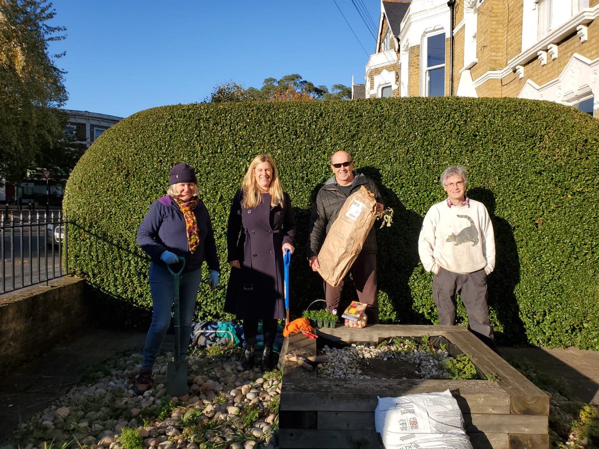 elliereeves's tweet photo. Thank you to our fantastic volunteers who have been doing great gardening work at our CLP office. Looking forward to seeing some of the results in Spring! @CLPLewishamW_P https://t.co/l5bItr2WSX