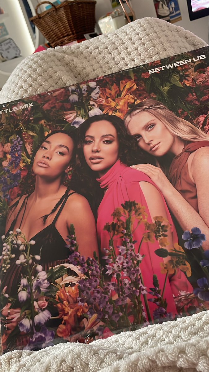jadesaugust's tweet photo. my spotify vinyl is here!!! https://t.co/gkeMWrNTTf