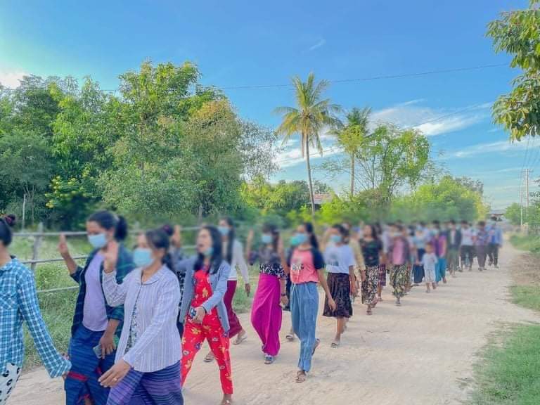 LeeDam_3's tweet photo. Instead of silencing their pro-democracy voices, residents in #Taze Tsp took to the streets in protest against the genocidal military dictatorship.
#WarCrimesOfJunta 
#Nov12Coup
#WhatsHappeningInMyanmar https://t.co/iI8bH2HxTu