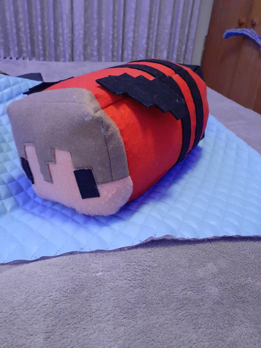 PurpleFishie98's tweet photo. A bee of @GrianMC ? You know it! Commissions open soon https://t.co/QRRdPsyo10