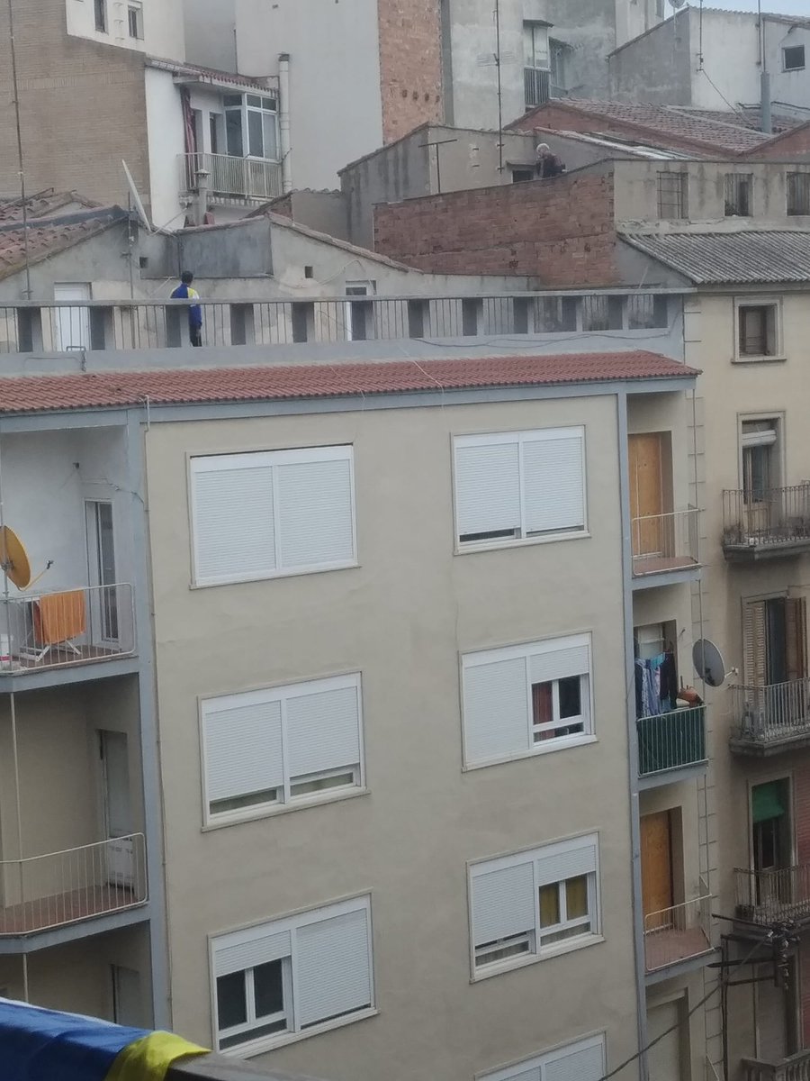 maneltec's tweet photo. Alguns/és els preocupa un tema (que de moment) no està en funcionament l'Oratori al #AlfredPerenya 😔
Mentrestant els ocupés del
n° 62 #PiMargall estan saltant al edifici del costat per la terrassa🤔😡
@RosaSol21268811
@AVVClotiConflu1
@paerialleida
@gUrbanaLleida
@mossos https://t.co/D58jnZCInG