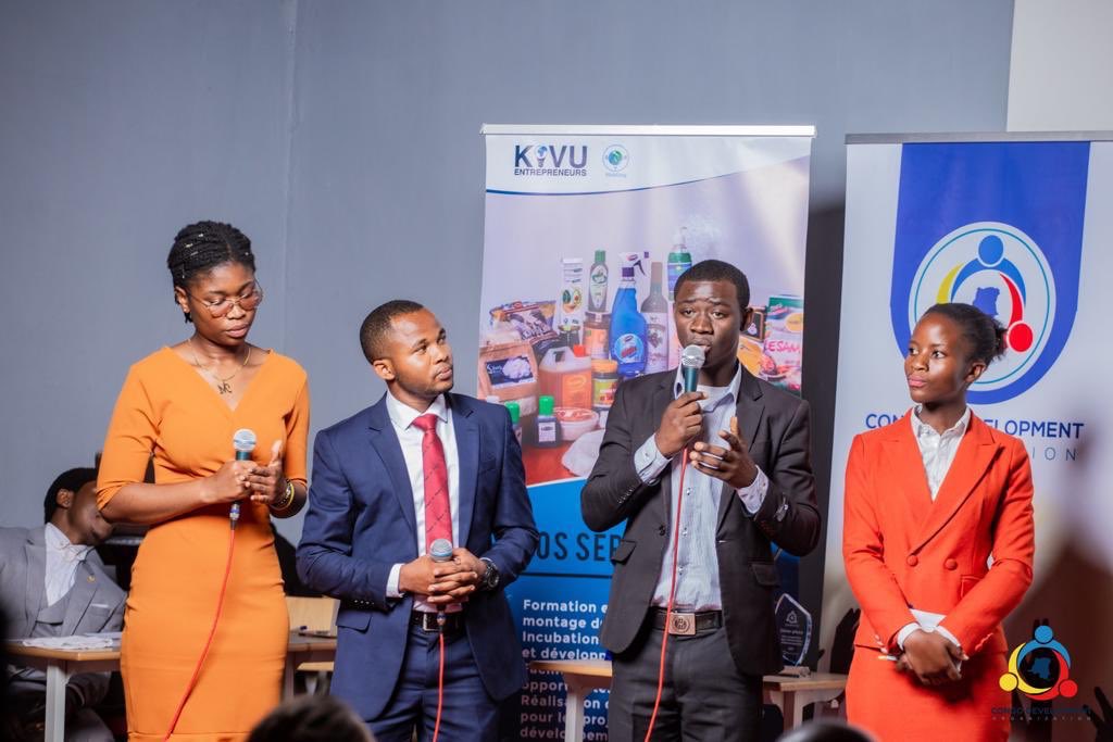 congodevorg's tweet photo. La première compétition interuniversitaire d’entrepreneuriat dans la ville de Goma été un grand succès. #8universités&amp;Instituts #Presentation des projets.  
Grand merci à  @IRENKenya @institutFrançais @latiwa @KivuEntrepren @DarioCongo @JKanyoni @CheckCongo @UNFPARDC @EquityBCDC https://t.co/cnsZyaQ7ie