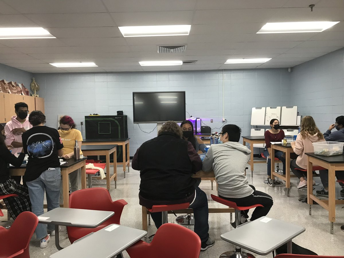 CCgirt's tweet photo. @KretzMarybeth &amp; @leonelcock3 introducing #microbiology skills to modify stinky bacteria to smell like bananas Proud if our @wearetrschools #ASR Authentic Science Research students from all 3 HSs #Biobuilder #CarolinaBio #NJSTEMPathways #syntheticbiology https://t.co/5Wmt3fMzcf