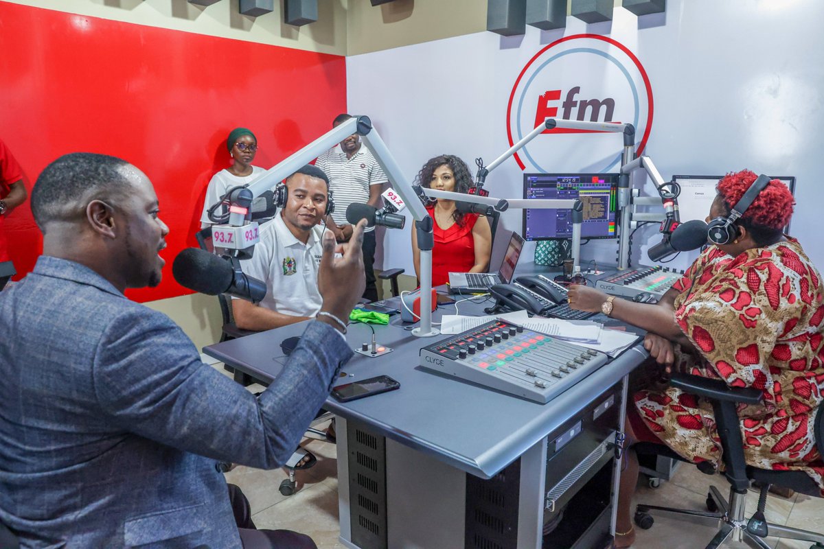 azamtvtz's tweet photo. Timu ya #AzamTV leo imeendelea kutembelea vyombo vya habari kuelezea uzinduzi wa msimu wa nne wa tamthiliya za Kiswahili kwenye chaneli ya #SinemaZetu ifikapo Novemba 14, 2021.

#JamboJambo #BekiTatu #Kombolela #Kitasa #SinemaZetu https://t.co/yQWrpqszu6