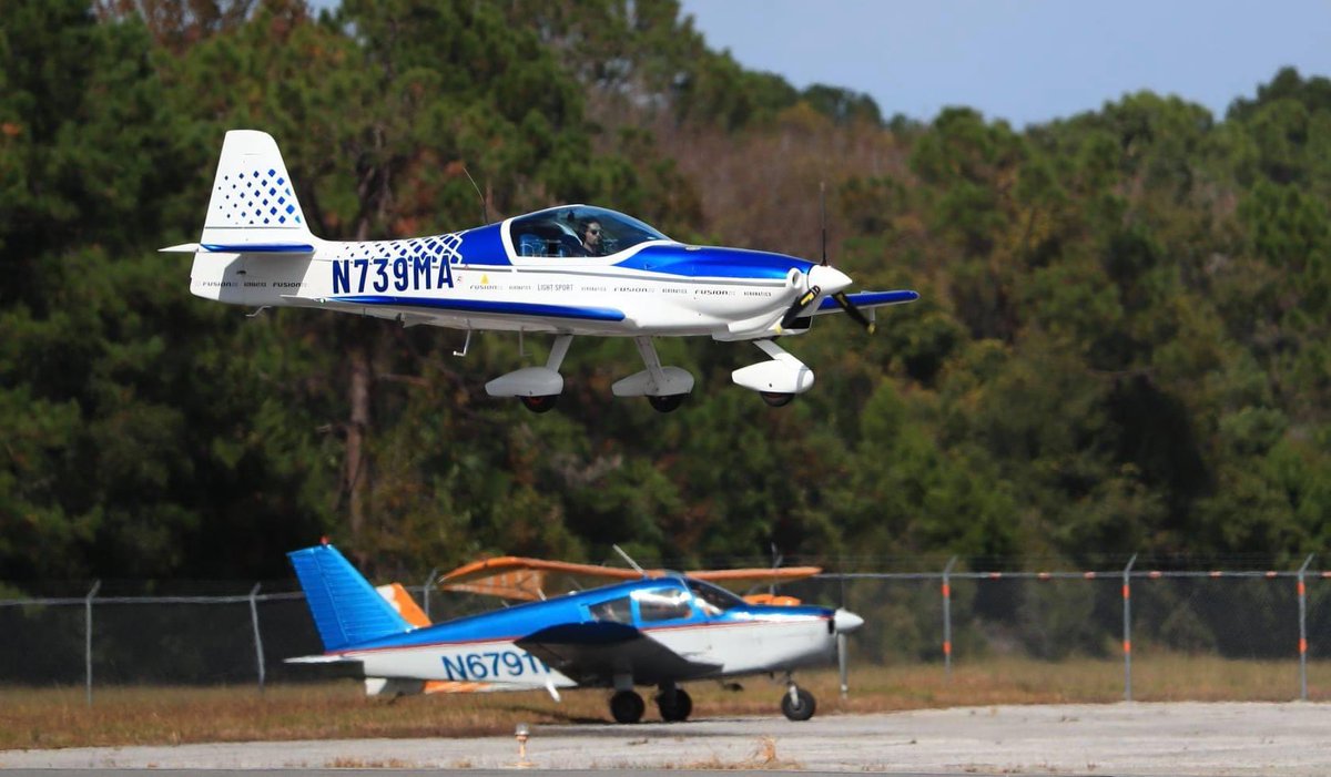 ShowcaseDeLand's tweet image. Thanks to everyone who came out for Day 1 of #DSAS21. What a great first day with beautiful weather!

We’ve got two more days of #SportAviation goodness to go! Come join us! 

sportaviationshowcase.com

📷 @simoneauPhoto