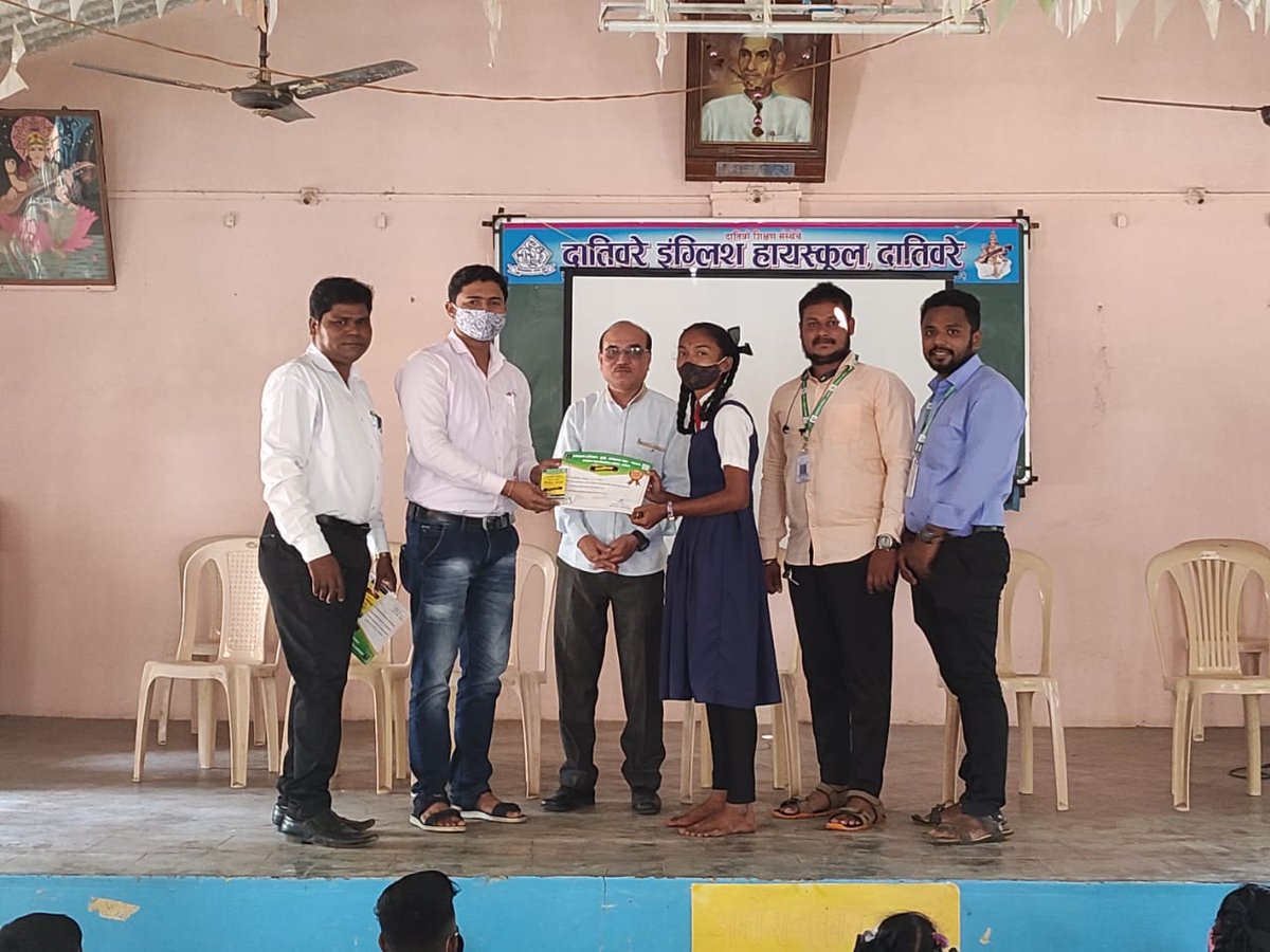 #BirdWeek2021 Bird Awareness programme was arranged by the Palghar team for the students of Datiware English High School. Awards & certificates was distributed to winners of the competitions held during Wild life week. @vrtiwari1 @NeenuSomaraj @MahaForest @AUThackeray