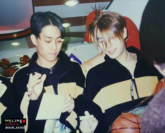jekkifiles's tweet photo. (🍓) 🖋️🖋️

#SECHSKIES #젝스키스 https://t.co/oYir3wEfKs