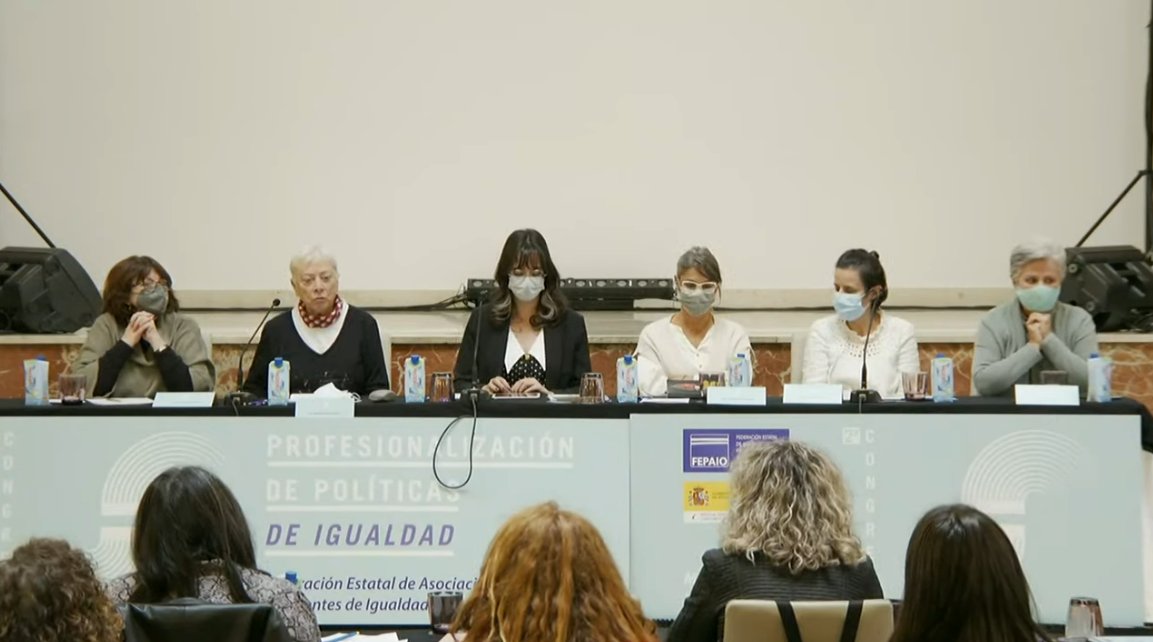 Fepaio_'s tweet photo. Begoña San José: "Ya que no podemos impedir es que las empresas contraten a quien quieran, podemos generar una cultura de asesoramientos de calidad" #2congresofepaio #igualdadprofesional https://t.co/04CTZ7nUTn