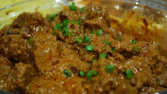 DeliveryStops's tweet photo. #Rendang #Indonesia #Lunch #food #foodporn #foodie Get this delicious Indonesian Rendand curry filled with flavor and taste. Order today by us and get a discount of 10% with code "CURRY". https://t.co/SuAuJ1CVZn