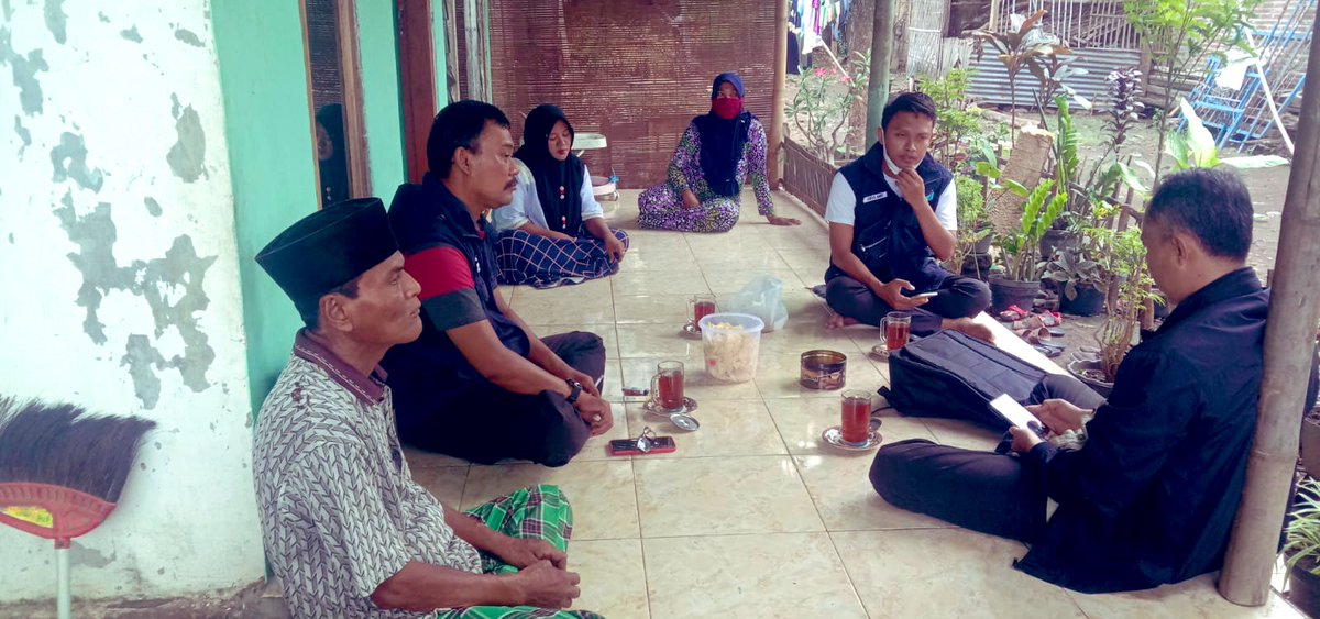 HamdibinAhmad's tweet photo. Jumat,12/11/21 Abdul Hamdi PPB Situbondo melakukan survei lokasi sebelum bantuan satu paket kolam terpal dari Dinas perikanan situbondo diturunkan ke pokdakan masing2 wilayah #GiatluhkansatminkalBanyuwangi @puslatluhkp @bppp_banyuwangi @brsdm_kp https://t.co/LtELECwHCa