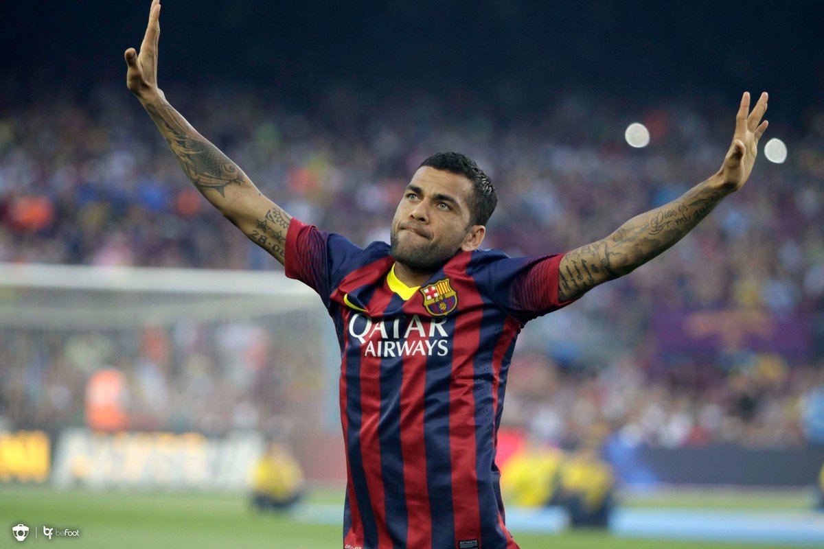 _BeFootball's tweet photo. 🔴 𝗕𝗥𝗘𝗔𝗞𝗜𝗡𝗚 ! Xavi a dit « OUI » pour la signature de Dani Alves ! 🔙🇧🇷

Le club compte ce dossier comme acquis : la volonté est d'annoncer le retour du brésilien la semaine prochaine.

(@albert_roge / SPORT) https://t.co/pQwt5cfmF1