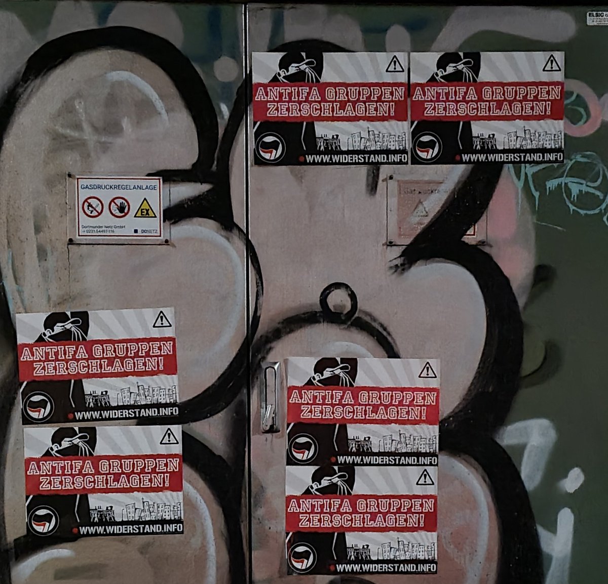 BeobachterLudo's tweet photo. National befreite Zonen erkämpfen! #Dortmund ist unsere Stadt. #lütgendortmund #lüdo
#Dorstfeld #Marten #Dorechts #fckafa #nsjetzt #nonazisdo https://t.co/7IhlD0XwVb