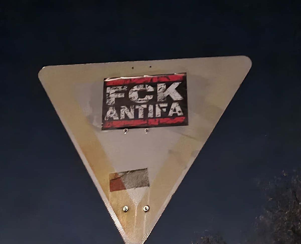 BeobachterLudo's tweet photo. National befreite Zonen erkämpfen! #Dortmund ist unsere Stadt. #lütgendortmund #lüdo
#Dorstfeld #Marten #Dorechts #fckafa #nsjetzt #nonazisdo https://t.co/7IhlD0XwVb