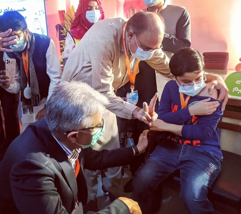 EPIPakistan's tweet photo. SAPM Health  Dr. Faisal Sultan launched a nationwide campaign today to immunize more than 90 million children against the deadly measles and rubella diseases across Pakistan. This will be one of the largest immunization campaigns in the world 
@fslsltn @nhsrcofficial @drsafdar64 https://t.co/b5N6sf0cl7
