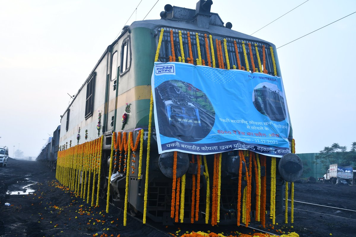 Powering progress: Pakri Barwadih project celebrates the flagging off the 8000th rake for NTPC.

#Mining #Thriveni #Thrivenisainik #NTPC