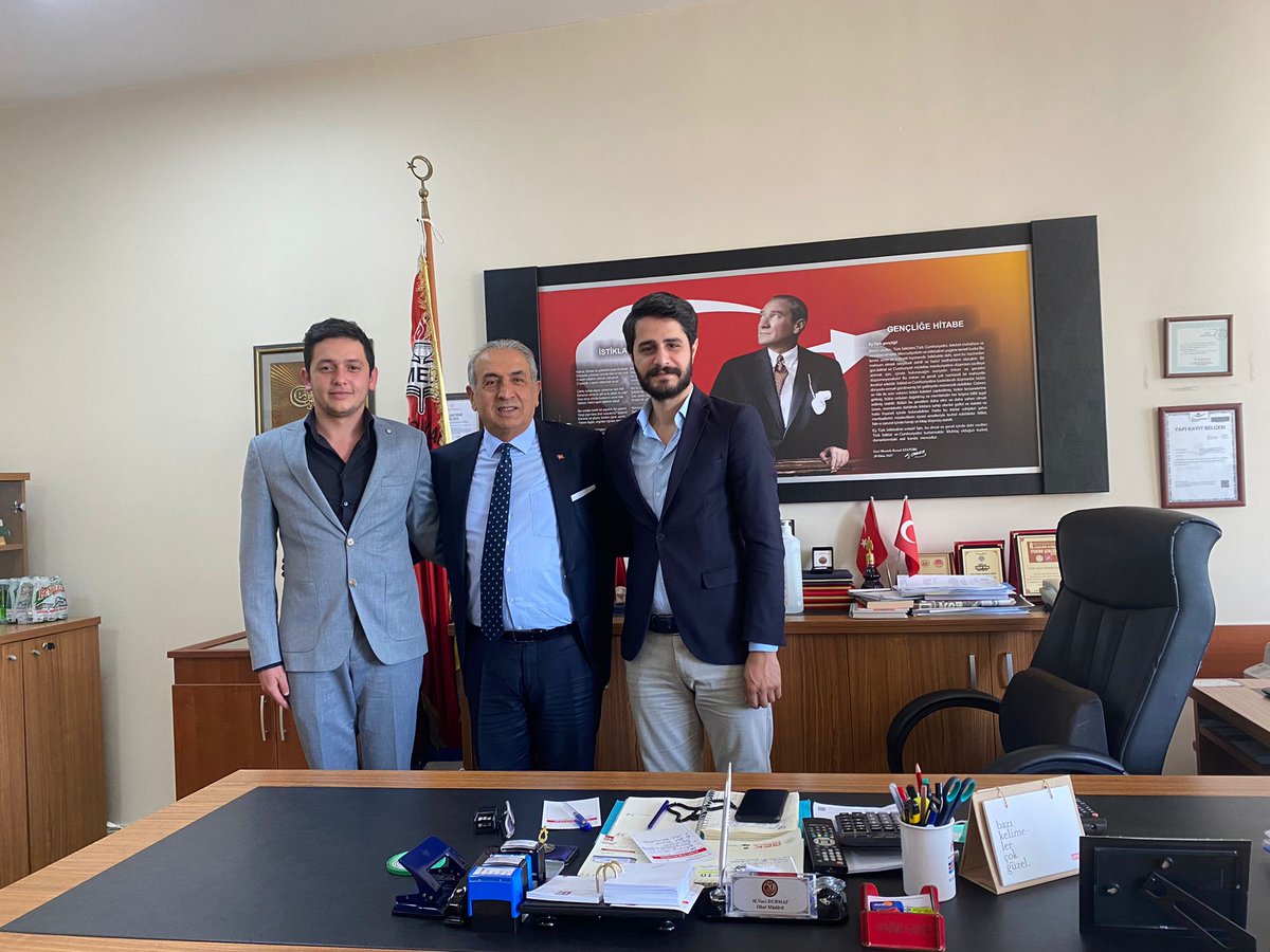 Başkanımız Sn. Necdet YENİ ve Yeni Seçmen Birim Başkanımız Sn. Kenan EROL ile birlikte Eyüp Aygar Anadolu Lisesi Müdürü Sn. M. Naci DURMAZ'ı ziyaret ettik. Nazik karşılamaları için teşekkür ederiz.