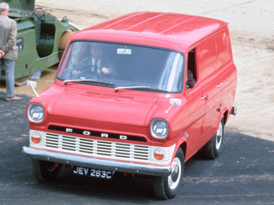 HaynesManuals's tweet photo. (🇬🇧) #FordFriday: Which generation of Transit has the best styling?

https://t.co/d34F2UORAk 🤔

#Ford #Transit #VanLife #BackboneOfBritain https://t.co/NsVBktfb0L
