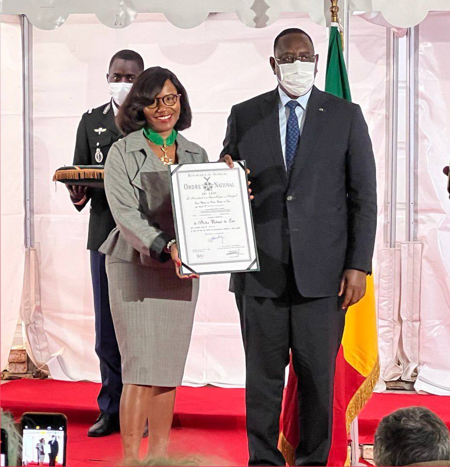 Quel immense honneur de recevoir, des mains du président <a href="/Macky_Sall/">Macky Sall</a>, les insignes de Commandeur de l'Ordre national du Lion.

Comme des milliers de nos concitoyens, mon histoire est celle d'une vie entre deux rives.

La France et le Sénégal sont liés par une amitié indéfectible.