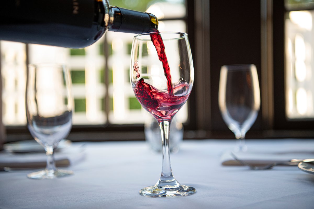 thewillcox's tweet photo. Whether you choose to enjoy a glass with dinner in our restaurant or as you catch up with friends in our lobby, we think the best way to celebrate the weekend is with a sample of one of our vintages from our award-winning wine list. #thewillcox https://t.co/uJwhLyoFBe