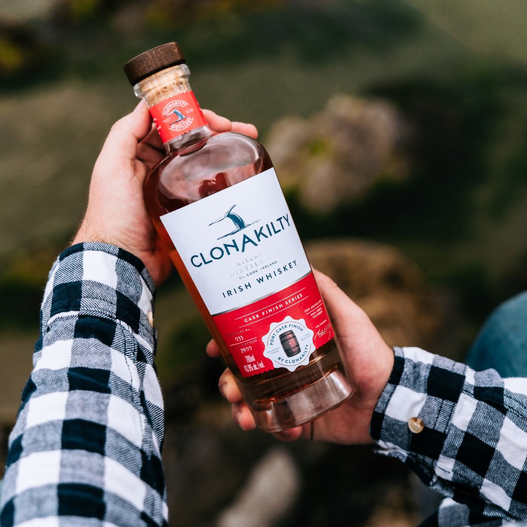 clondistillery's tweet photo. Clonakilty Port Cask Finish Whiskey - notes like fresh peaches, cherries, hints of chocolate and soft spices make it the perfect winter warmer on a cold November night. #port #caskfinished #clonakiltywhiskey #irishwhiskey #winterwhiskey #fridaynightsips https://t.co/JAewmB1zFD