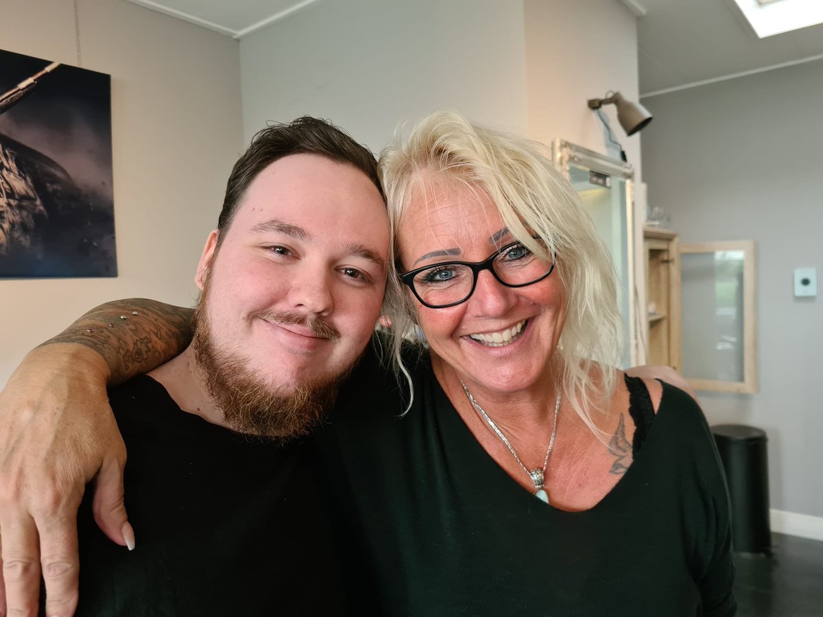 LNugter96's tweet photo. Dan nu eindelijk de tweet up met @Sanniebotje kunnen doen. En dat is er 1 die ik nooit meer vergeet! Lieve sannie HARTSTIKKE BEDANKT!!! https://t.co/6CeRr4ZGTg