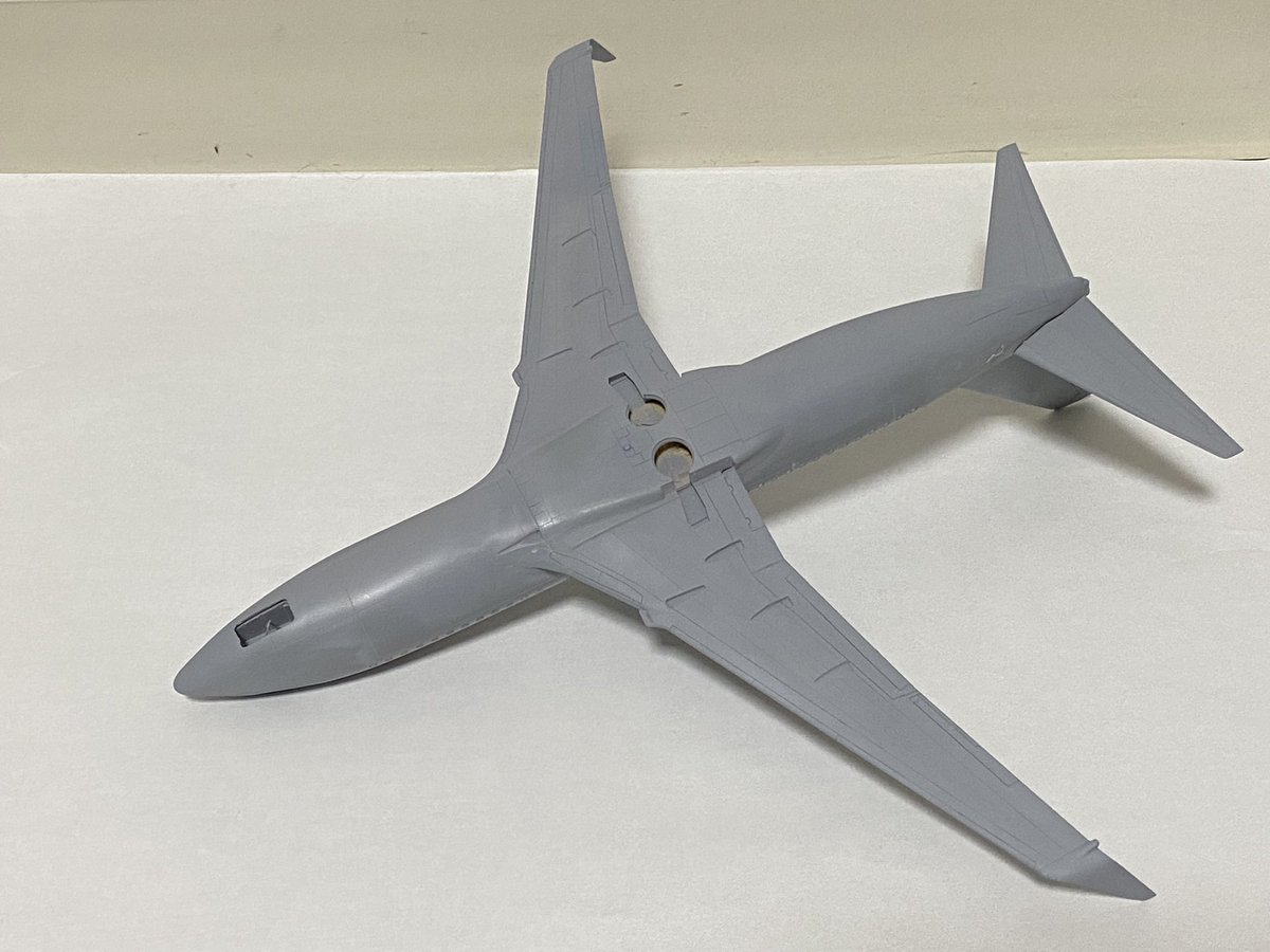 737-700、未だに下地作業をしております。
LEDの組み込みとクリアーパーツを使用した窓の再現というのが初なので、本当に面倒な目にあっております。笑
いつになったら完成するのやらという感じです笑
＃旅客機プラモ