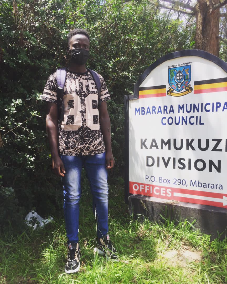 menofthenightug's tweet photo. MONU's staff member is at Mbarara Division Offices making preparations ahead of next week's vaccination drive at Trans Youth Initiative Uganda (TYI-UGANDA)
#4UME&Theentire🌈 #Youareessentialtoo #getyourjab #MONU #IBU #SMUG #KT #UHAI #ALLOUT https://t.co/mXjhllkTJX