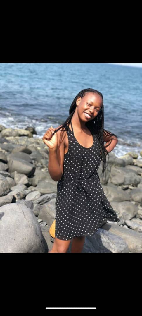 valleeinfo's tweet photo. Adja DIALLO,17 ans. Élève à l’école halwar vers EDK Mariste. Elle a quitté chez sa tante à mariste pour l’école hier le 11 novembre 2021 et n’est pas arrivée à l’école et n’est retournée pas à la maison. Contacts :77522 86 06, 77534 58 15, 77 437 24 24, 77 163 63 24 https://t.co/qStYzuyggK