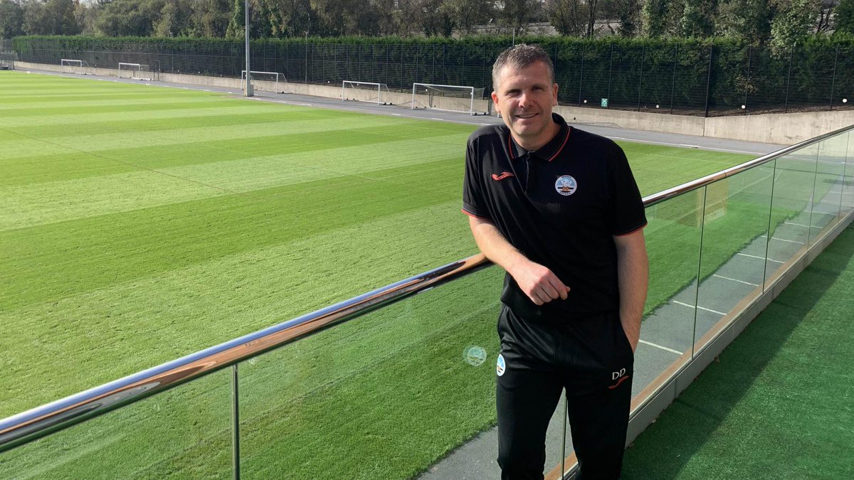 🗣️ “I’m very excited to be in the role, happy to be here to be home surrounded by friends and family and it’s a fantastic opportunity for me at my local club.”

#SwansU18s boss Darren Davies is delighted to represent the club his dad played for 🤍🖤

👉 bit.ly/3FbdP6J