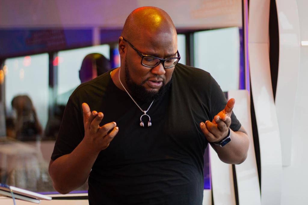 NRGRadioKenya's tweet photo. Second hour quickie ๐ฅ๐ฅ๐ฅ๐๐ The party is still on #MwalimuAndXclusive #NRGTransit #FanFaveFriday https://t.co/lNz6zYtQDL