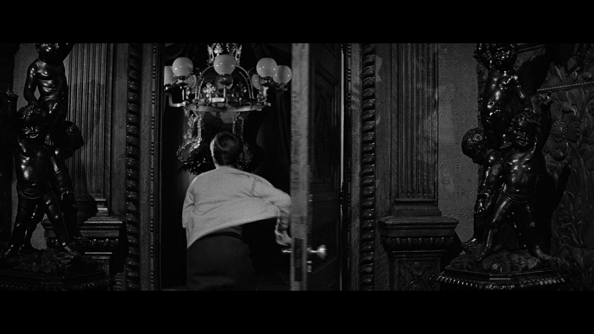 missPrin6Peach's tweet photo. The Haunting (1963) is, besides a disturbing look in a distorted psyche of the mind, a beautiful study of baroque and clair-obscure. https://t.co/zsTVwAUhBH