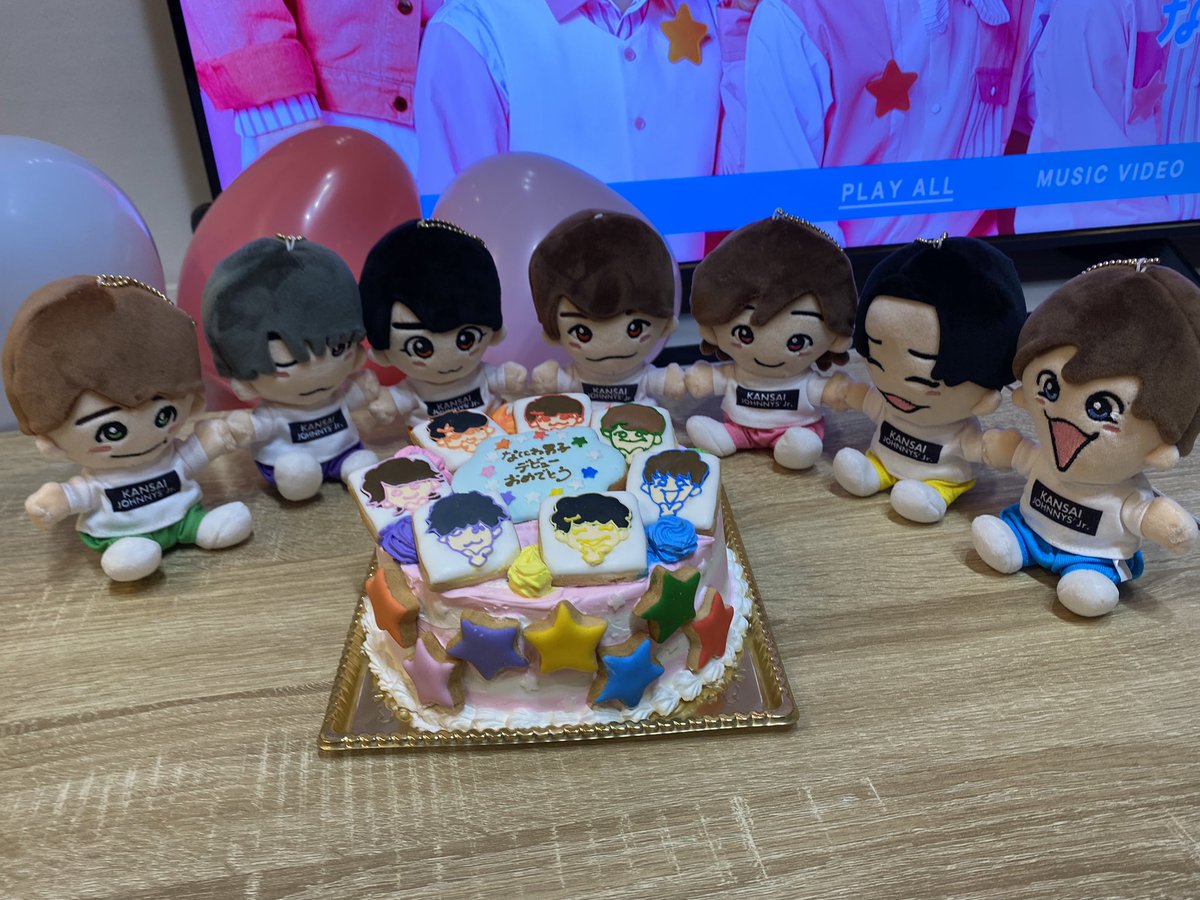daichan248's tweet photo. 2021.11.12
なにわ男子 Debut

デビューおめでとうございます！お祝いとっても楽しかった🧚‍♂️
インスタの開設と初心LOVEとMステ一緒に見れてデビュー実感できました😭😭
一生に一度のなにわ男子のデビュー日が素敵な1日になりました✨ありがとう😭
ケーキめちゃめちゃ可愛いからみんな見て!!!!!!! https://t.co/XsuFsviMcj