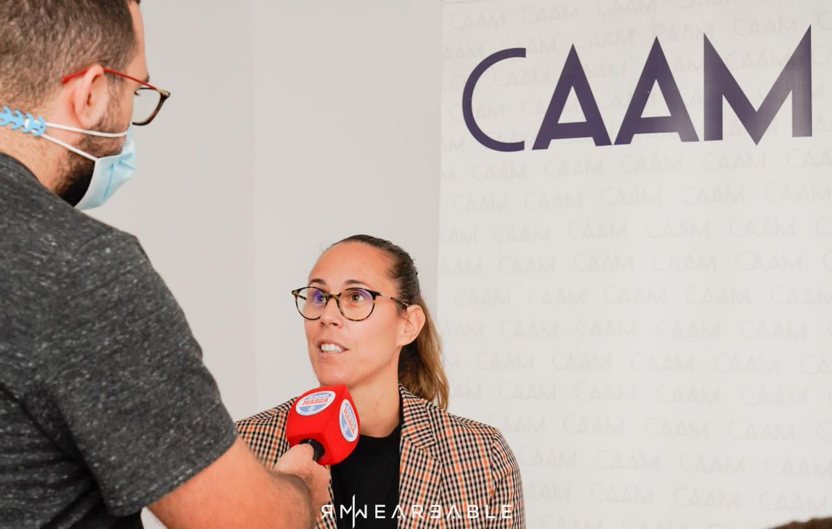 RadioMarcaGC's tweet photo. Nos atiende @valdemoro13 tras la presentación de la espectacular exposición #SistersHoops que puede visitarse en el @CAAMGranCanaria 

📻 88.2 FM
💻 https://t.co/1gDTBtWfzl
📲 App disponible para Android y iPhone

#SintonizaTuPasion https://t.co/6Nfj7LXfeP